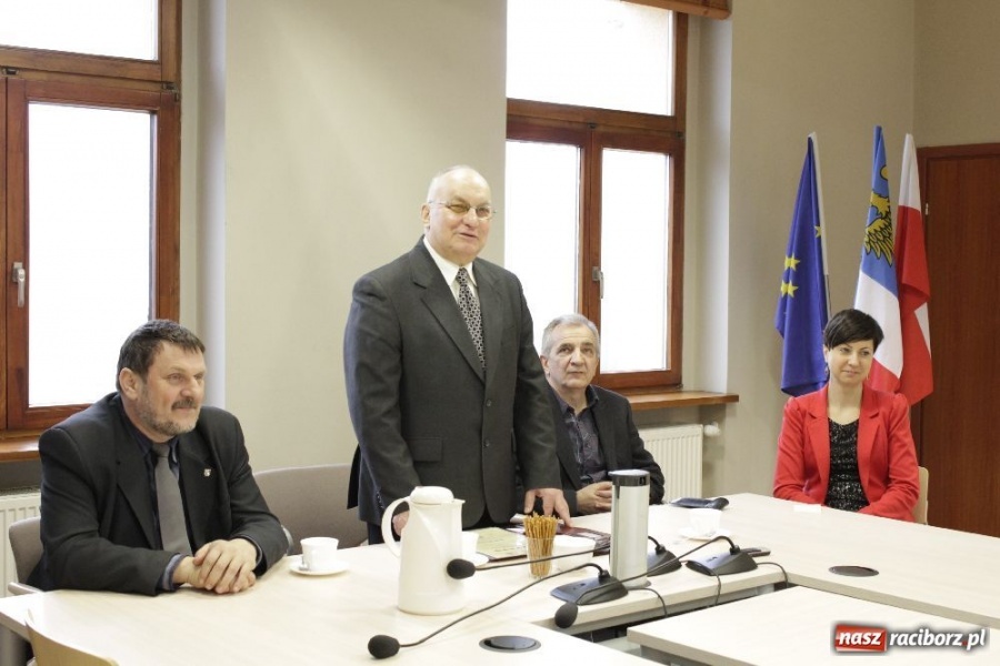 Zdjęcie w galerii na portalu naszraciborz.pl: Stypendia RIG-u wręczone wiadomości z regionu