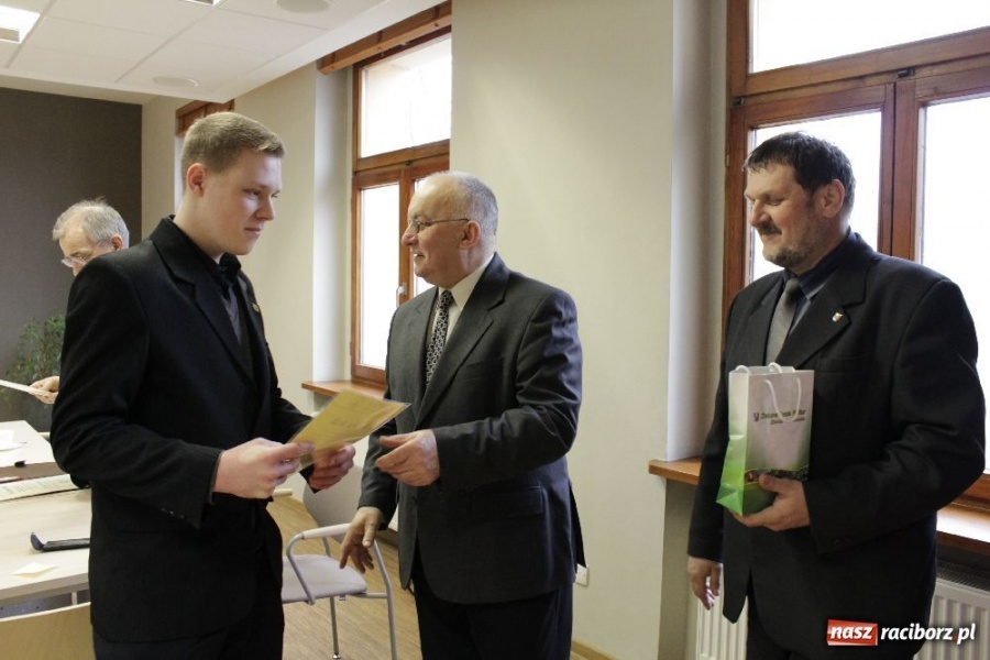 Zdjęcie w galerii na portalu naszraciborz.pl: Stypendia RIG-u wręczone wiadomości z regionu