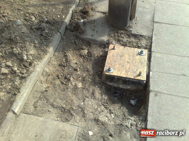 Zdjęcie w galerii na portalu naszraciborz.pl: Bałagan na Głubczyckiej wiadomości z regionu