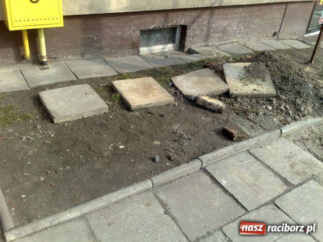 Zdjęcie w galerii na portalu naszraciborz.pl: Bałagan na Głubczyckiej wiadomości z regionu