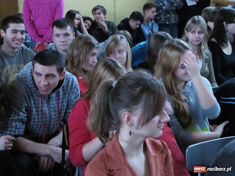 Zdjęcie w galerii na portalu naszraciborz.pl: W II LO pamiętają o wyklętych wiadomości z regionu