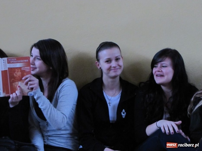 Zdjęcie w galerii na portalu naszraciborz.pl: W II LO pamiętają o wyklętych wiadomości z regionu