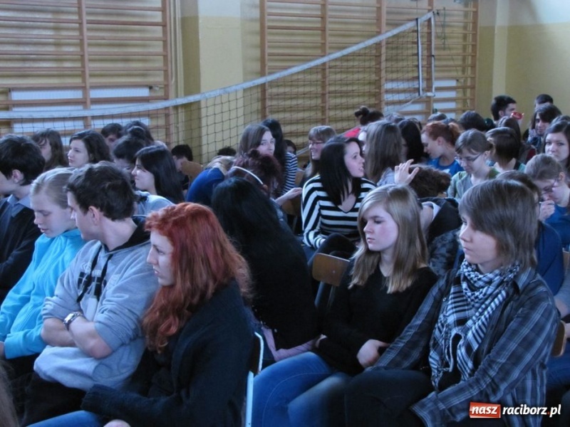 Zdjęcie w galerii na portalu naszraciborz.pl: W II LO pamiętają o wyklętych wiadomości z regionu