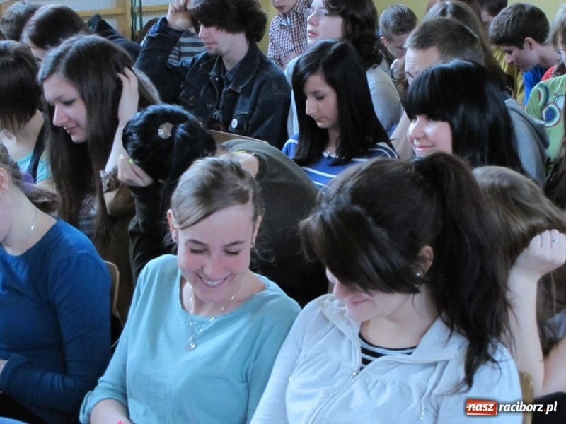 Zdjęcie w galerii na portalu naszraciborz.pl: W II LO pamiętają o wyklętych wiadomości z regionu