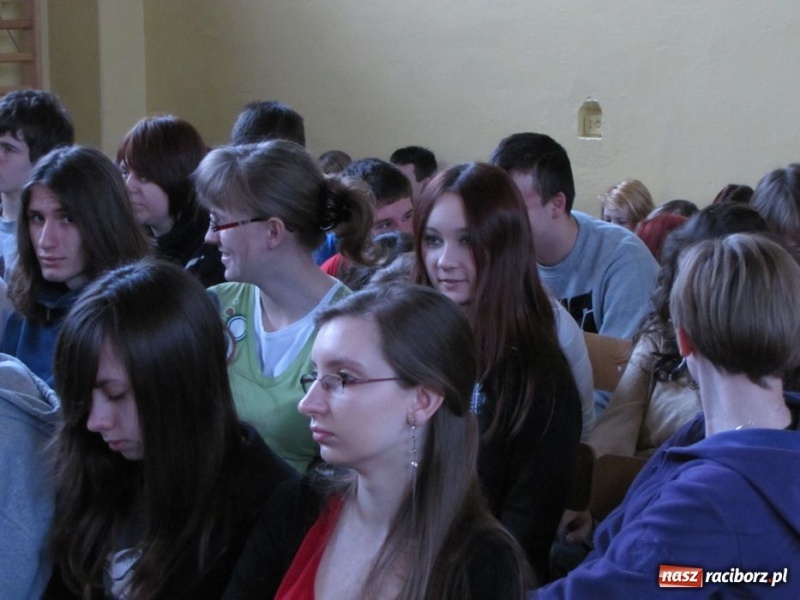Zdjęcie w galerii na portalu naszraciborz.pl: W II LO pamiętają o wyklętych wiadomości z regionu