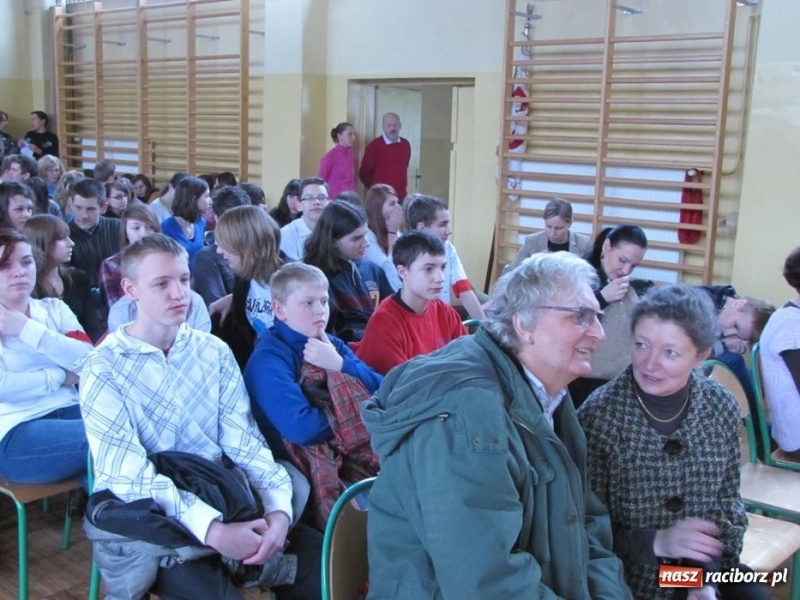 Zdjęcie w galerii na portalu naszraciborz.pl: W II LO pamiętają o wyklętych wiadomości z regionu