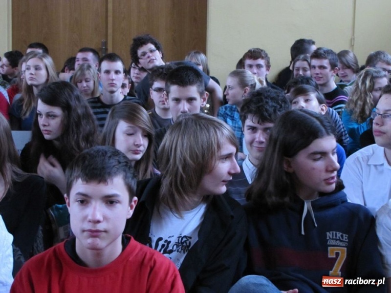 Zdjęcie w galerii na portalu naszraciborz.pl: W II LO pamiętają o wyklętych wiadomości z regionu