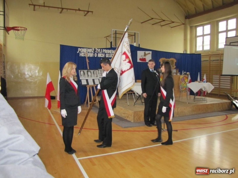 Zdjęcie w galerii na portalu naszraciborz.pl: W II LO pamiętają o wyklętych wiadomości z regionu