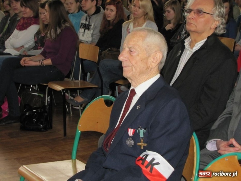 Zdjęcie w galerii na portalu naszraciborz.pl: W II LO pamiętają o wyklętych wiadomości z regionu