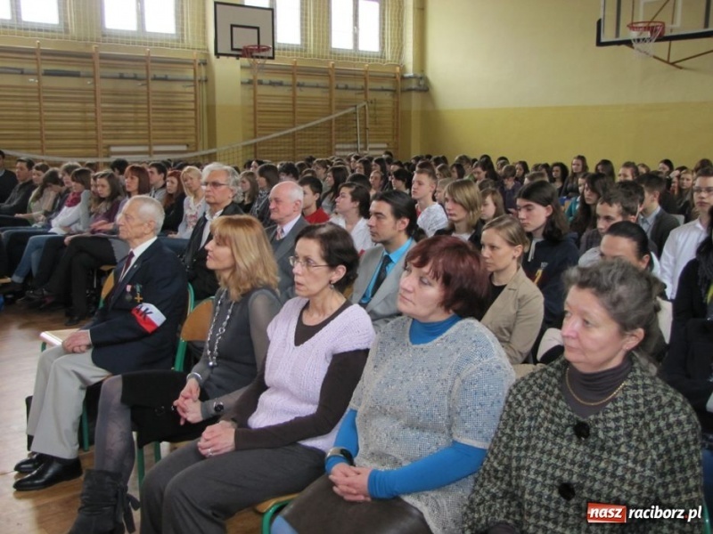 Zdjęcie w galerii na portalu naszraciborz.pl: W II LO pamiętają o wyklętych wiadomości z regionu