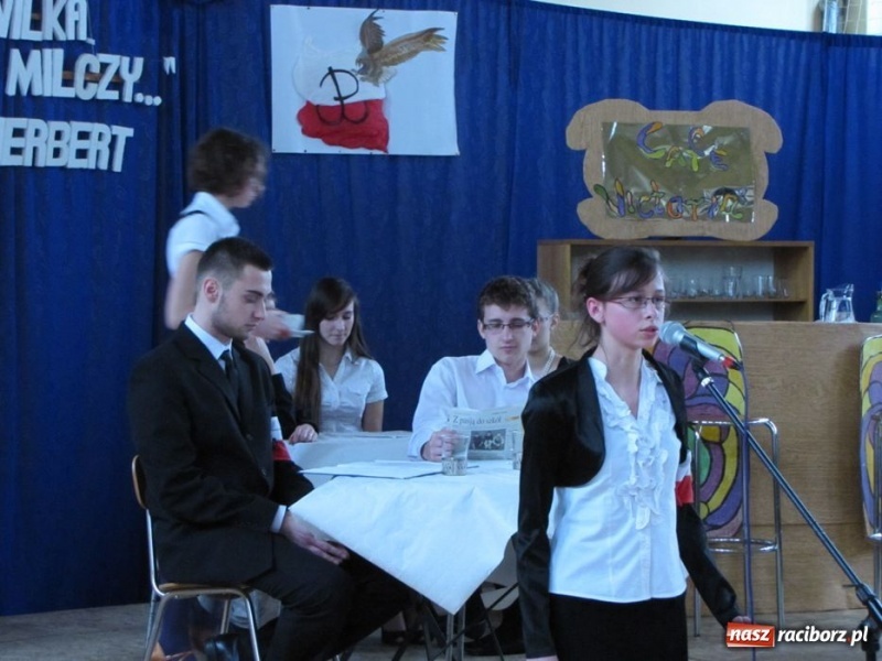 Zdjęcie w galerii na portalu naszraciborz.pl: W II LO pamiętają o wyklętych wiadomości z regionu