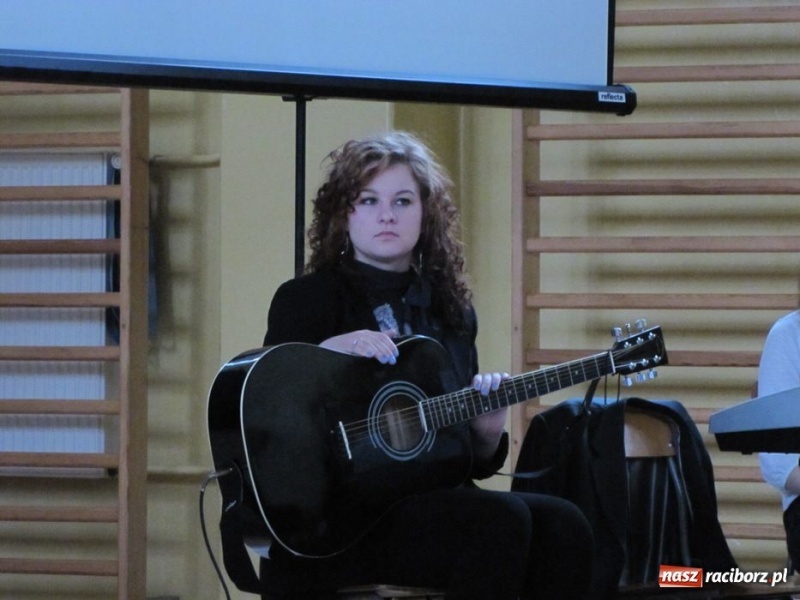 Zdjęcie w galerii na portalu naszraciborz.pl: W II LO pamiętają o wyklętych wiadomości z regionu