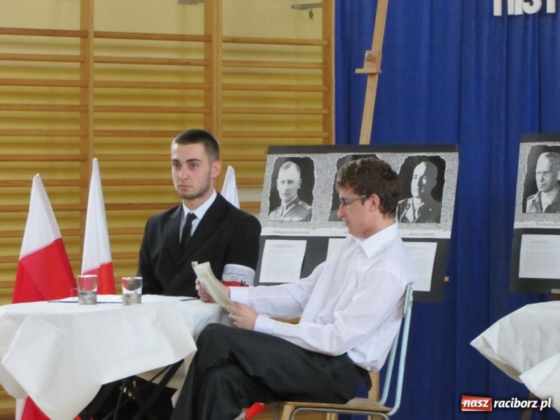 Zdjęcie w galerii na portalu naszraciborz.pl: W II LO pamiętają o wyklętych wiadomości z regionu