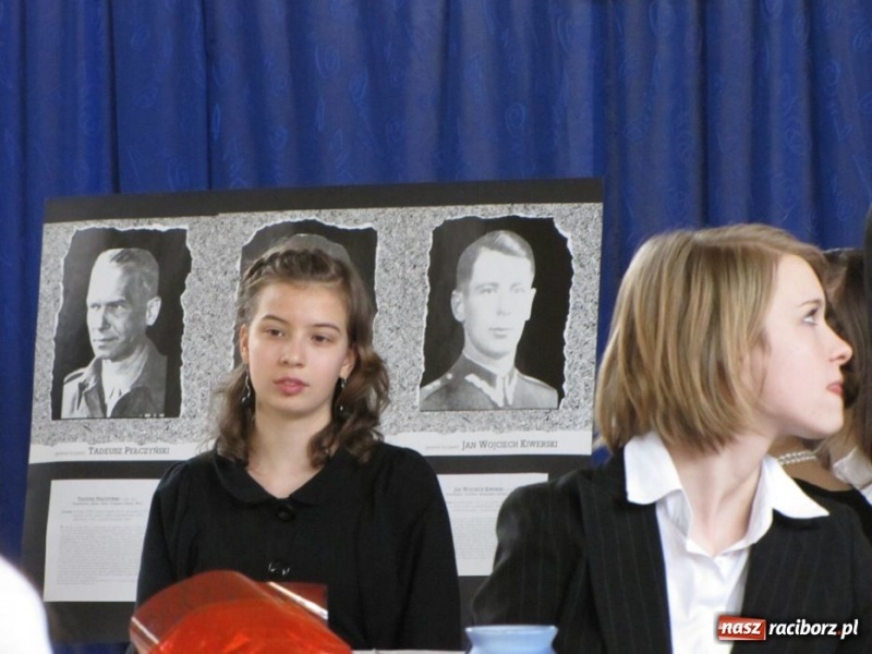 Zdjęcie w galerii na portalu naszraciborz.pl: W II LO pamiętają o wyklętych wiadomości z regionu