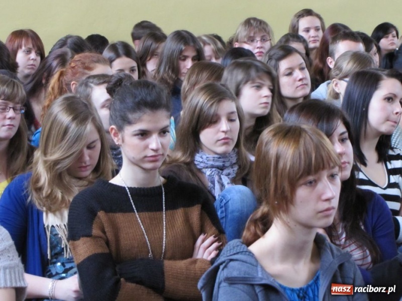 Zdjęcie w galerii na portalu naszraciborz.pl: W II LO pamiętają o wyklętych wiadomości z regionu