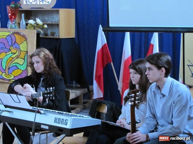 Zdjęcie w galerii na portalu naszraciborz.pl: W II LO pamiętają o wyklętych wiadomości z regionu