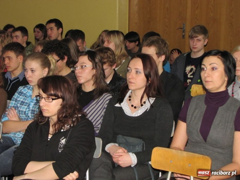 Zdjęcie w galerii na portalu naszraciborz.pl: W II LO pamiętają o wyklętych wiadomości z regionu