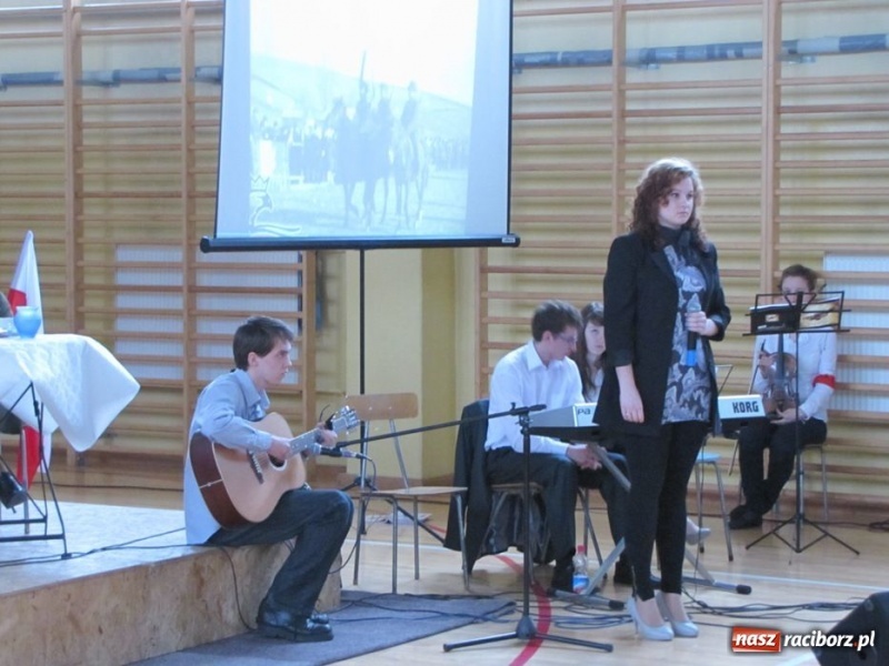 Zdjęcie w galerii na portalu naszraciborz.pl: W II LO pamiętają o wyklętych wiadomości z regionu