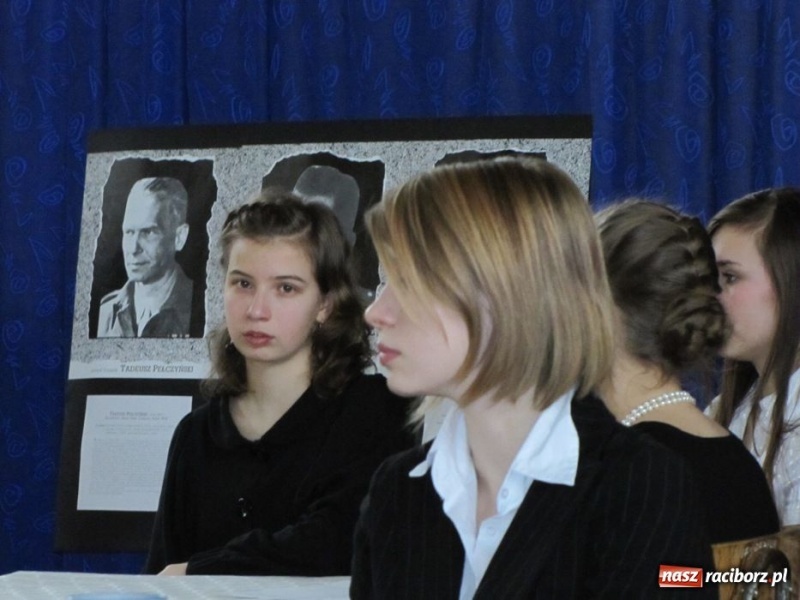 Zdjęcie w galerii na portalu naszraciborz.pl: W II LO pamiętają o wyklętych wiadomości z regionu
