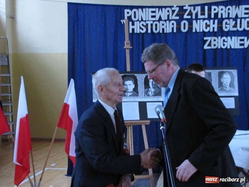 Zdjęcie w galerii na portalu naszraciborz.pl: W II LO pamiętają o wyklętych wiadomości z regionu