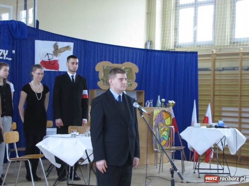 Zdjęcie w galerii na portalu naszraciborz.pl: W II LO pamiętają o wyklętych wiadomości z regionu