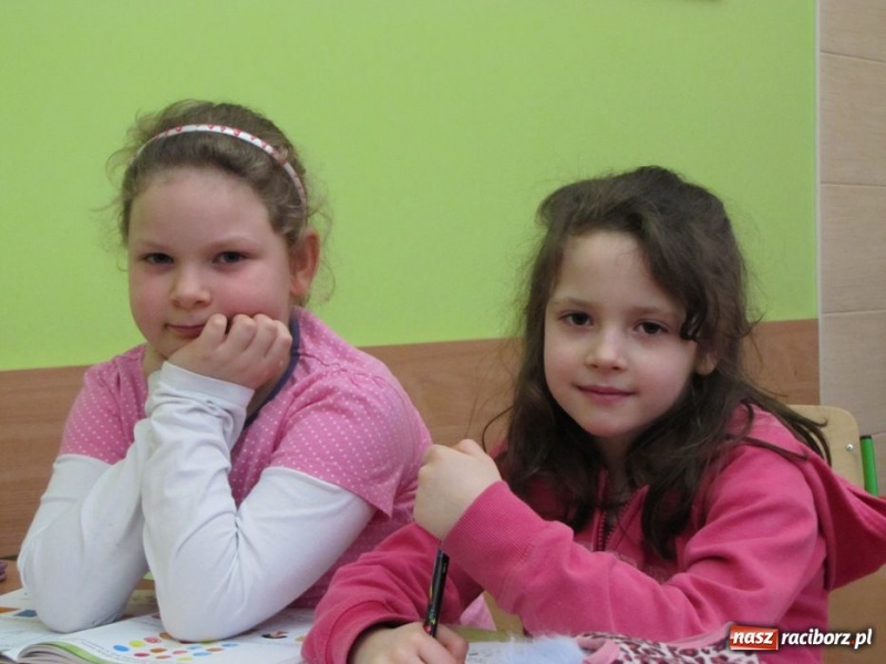 Zdjęcie w galerii na portalu naszraciborz.pl: Przedszkolaki odwiedziły SP 13 wiadomości z regionu