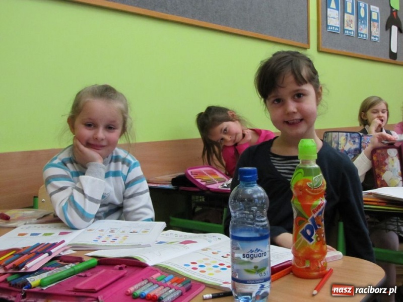 Zdjęcie w galerii na portalu naszraciborz.pl: Przedszkolaki odwiedziły SP 13 wiadomości z regionu