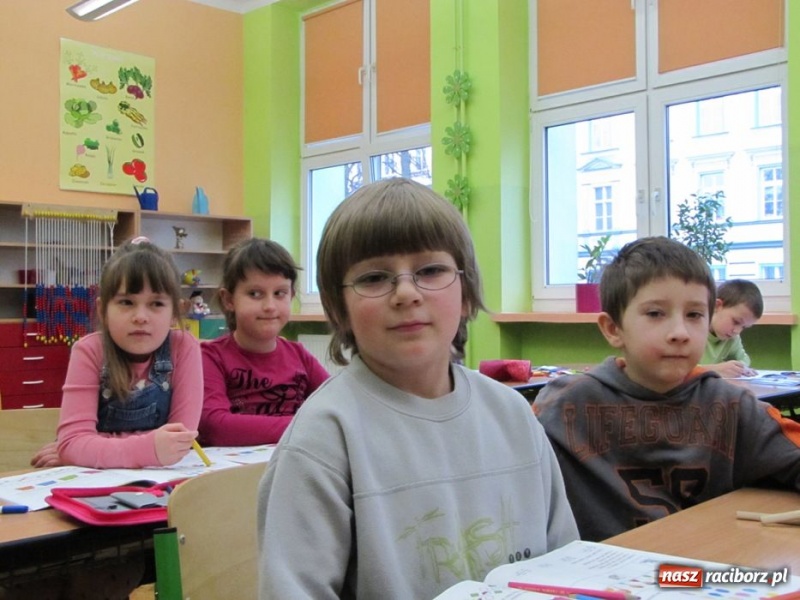 Zdjęcie w galerii na portalu naszraciborz.pl: Przedszkolaki odwiedziły SP 13 wiadomości z regionu