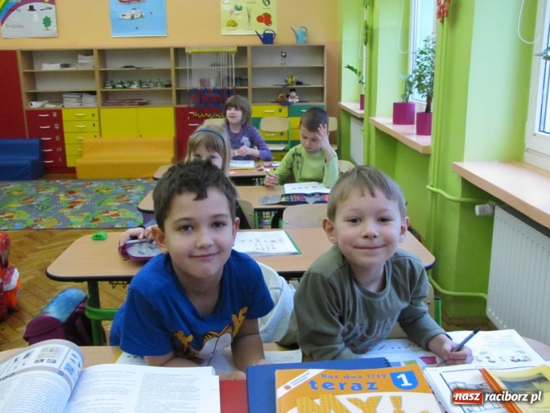 Zdjęcie w galerii na portalu naszraciborz.pl: Przedszkolaki odwiedziły SP 13 wiadomości z regionu