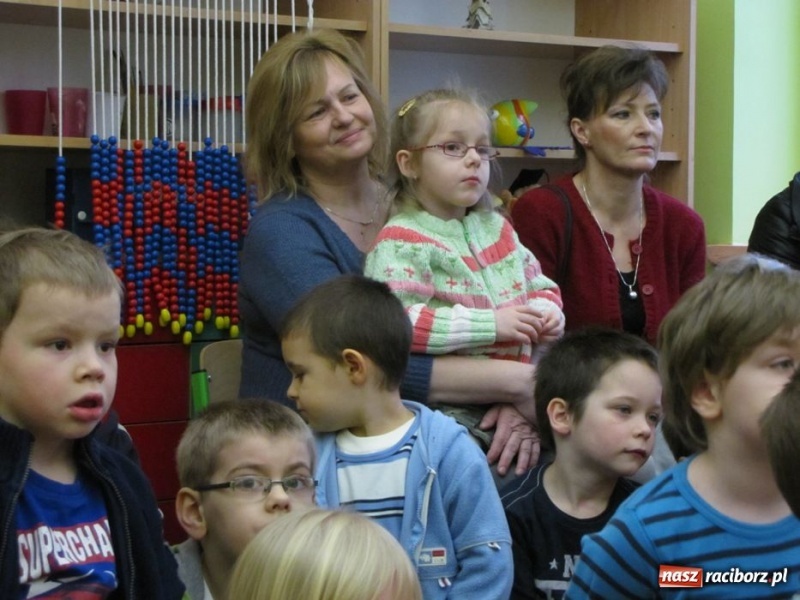 Zdjęcie w galerii na portalu naszraciborz.pl: Przedszkolaki odwiedziły SP 13 wiadomości z regionu