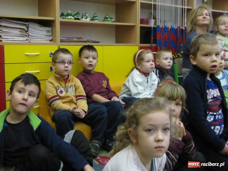 Zdjęcie w galerii na portalu naszraciborz.pl: Przedszkolaki odwiedziły SP 13 wiadomości z regionu
