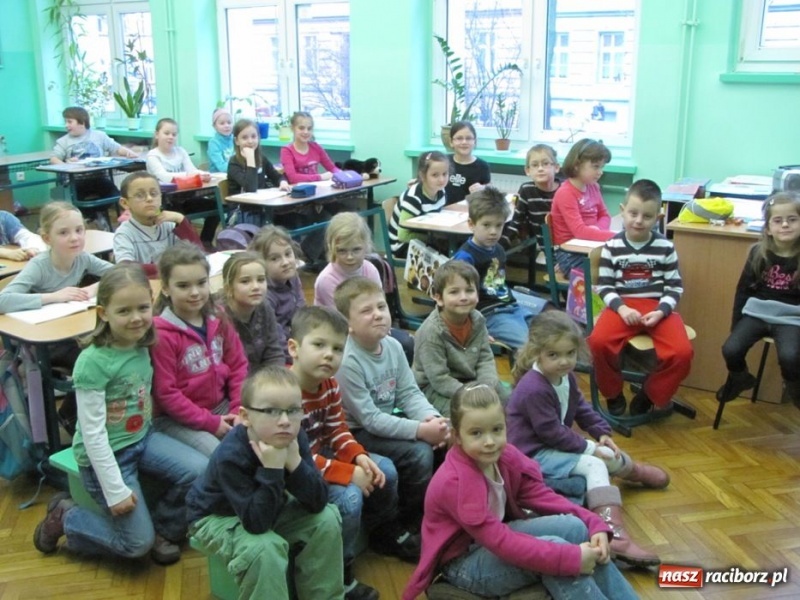 Zdjęcie w galerii na portalu naszraciborz.pl: Przedszkolaki odwiedziły SP 13 wiadomości z regionu