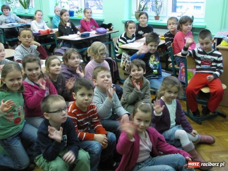 Zdjęcie w galerii na portalu naszraciborz.pl: Przedszkolaki odwiedziły SP 13 wiadomości z regionu