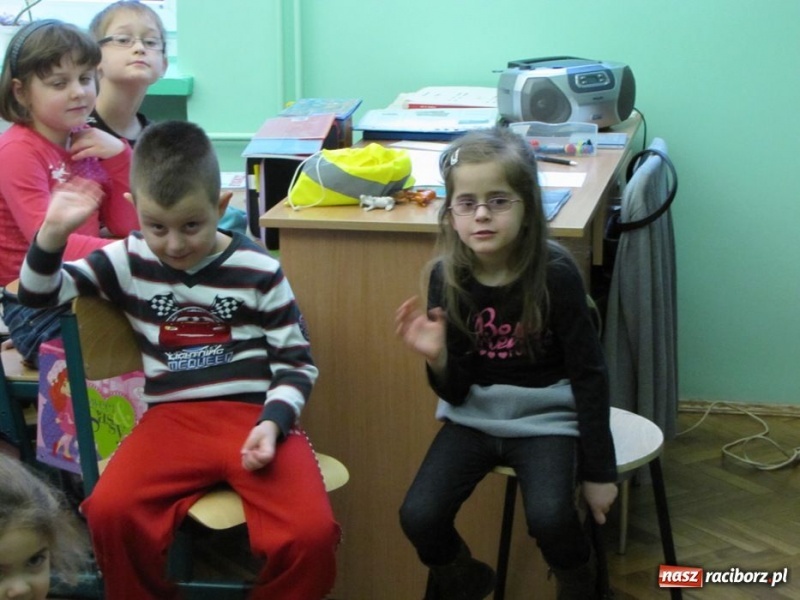 Zdjęcie w galerii na portalu naszraciborz.pl: Przedszkolaki odwiedziły SP 13 wiadomości z regionu