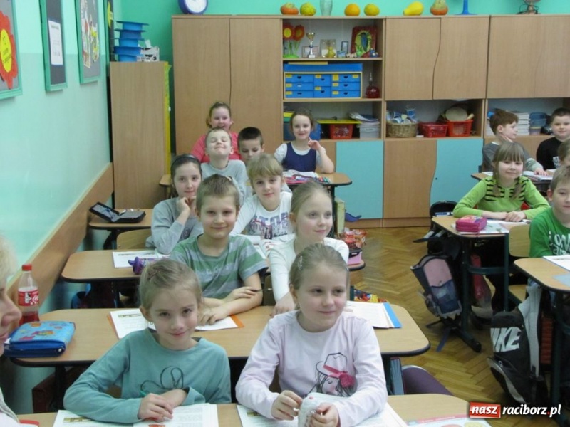 Zdjęcie w galerii na portalu naszraciborz.pl: Przedszkolaki odwiedziły SP 13 wiadomości z regionu
