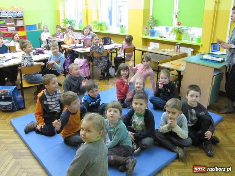Zdjęcie w galerii na portalu naszraciborz.pl: Przedszkolaki odwiedziły SP 13 wiadomości z regionu