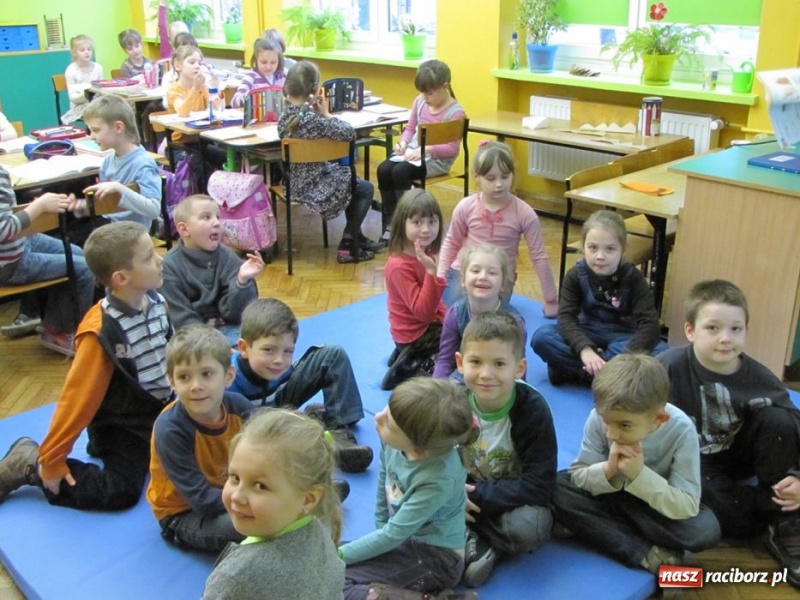Zdjęcie w galerii na portalu naszraciborz.pl: Przedszkolaki odwiedziły SP 13 wiadomości z regionu