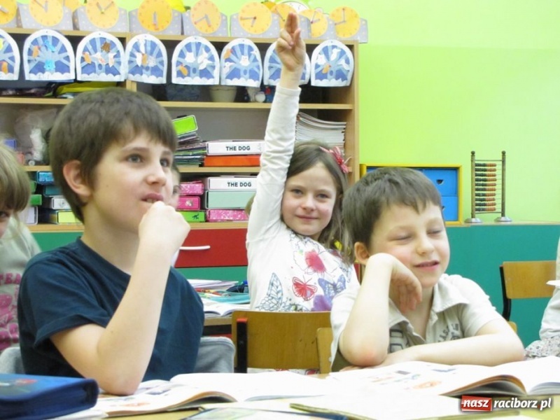Zdjęcie w galerii na portalu naszraciborz.pl: Przedszkolaki odwiedziły SP 13 wiadomości z regionu