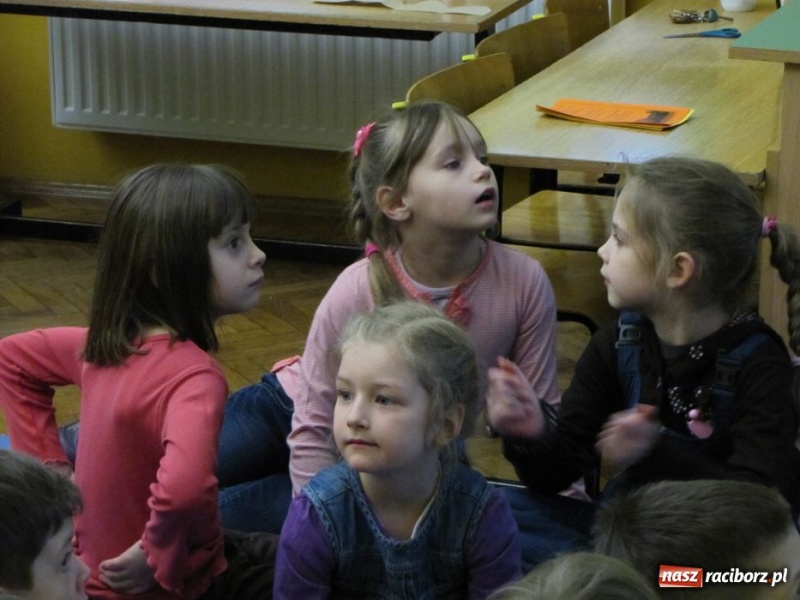 Zdjęcie w galerii na portalu naszraciborz.pl: Przedszkolaki odwiedziły SP 13 wiadomości z regionu