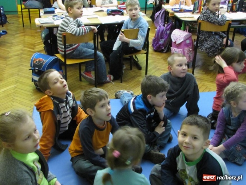 Zdjęcie w galerii na portalu naszraciborz.pl: Przedszkolaki odwiedziły SP 13 wiadomości z regionu