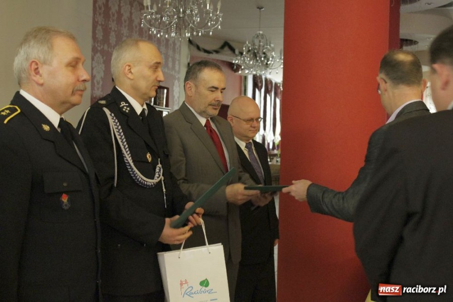 Zdjęcie w galerii na portalu naszraciborz.pl: Doroczna odprawa OC w Raciborskiej wiadomości z regionu