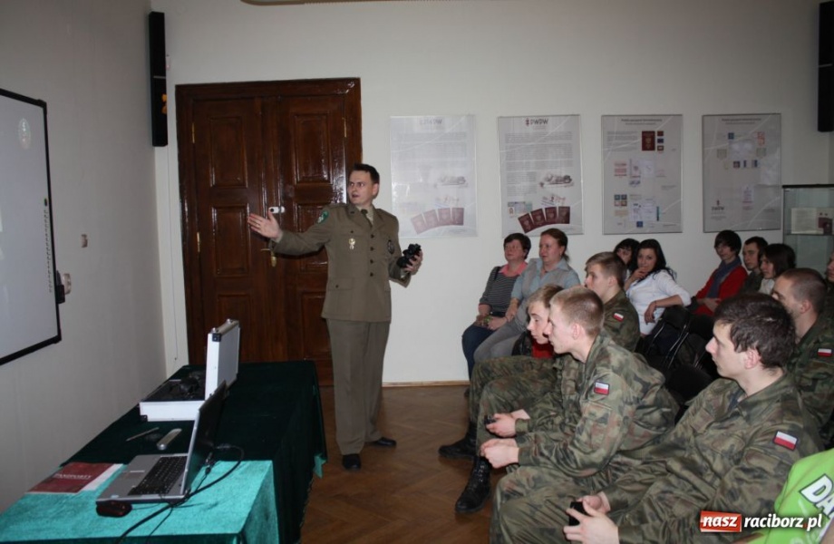 Zdjęcie w galerii na portalu naszraciborz.pl: ŚOSG: Czeladź. Spotkanie w muzeum wiadomości z regionu