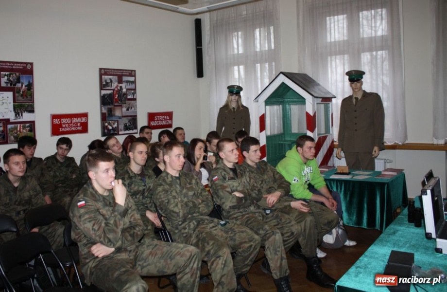 Zdjęcie w galerii na portalu naszraciborz.pl: ŚOSG: Czeladź. Spotkanie w muzeum wiadomości z regionu