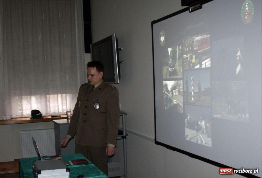 Zdjęcie w galerii na portalu naszraciborz.pl: ŚOSG: Czeladź. Spotkanie w muzeum wiadomości z regionu