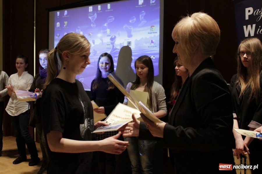 Zdjęcie w galerii na portalu naszraciborz.pl: Nauczyli się patrzeć na świat wiadomości z regionu