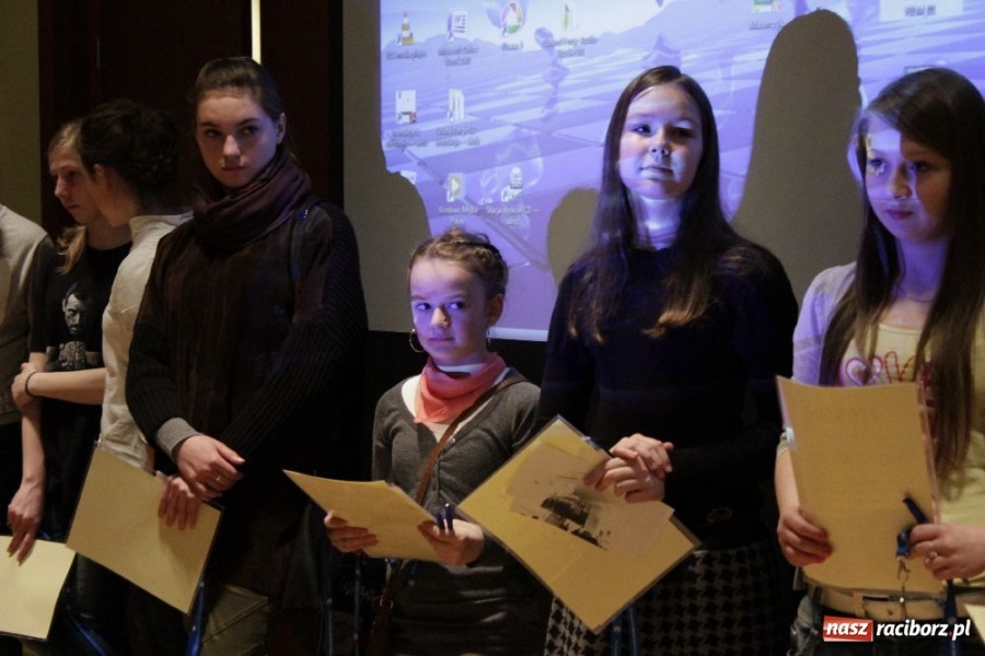 Zdjęcie w galerii na portalu naszraciborz.pl: Nauczyli się patrzeć na świat wiadomości z regionu