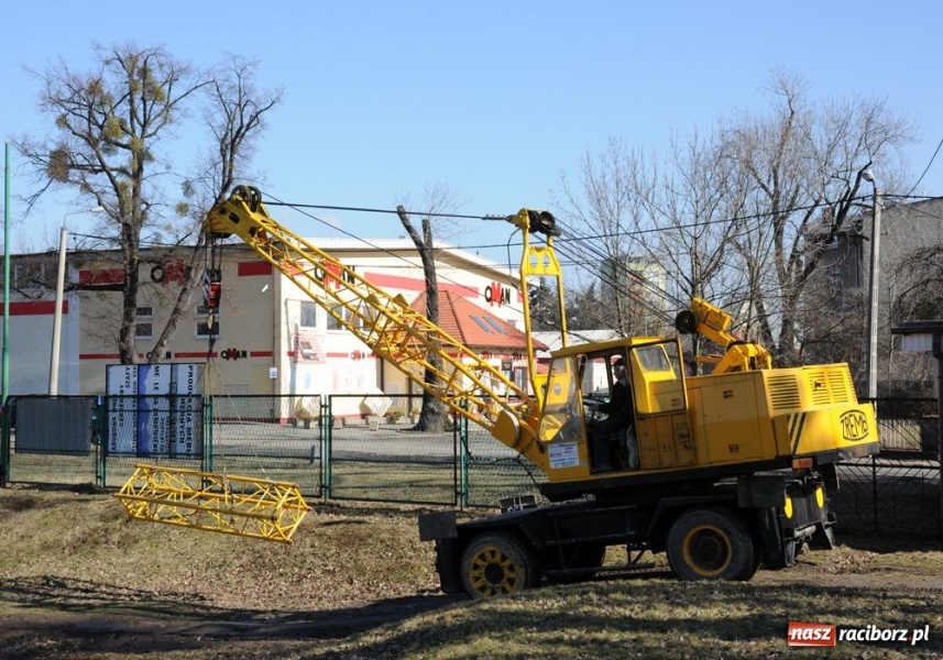 Zdjęcie w galerii na portalu naszraciborz.pl: Na bocznej murawie pojawiły się maszyny wiadomości z regionu