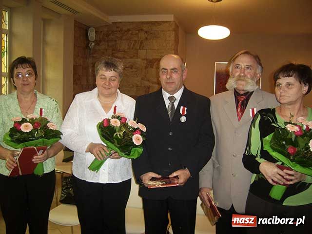 Zdjęcie w galerii na portalu naszraciborz.pl: Służyli Polsce, rodzice dostali medale wiadomości z regionu