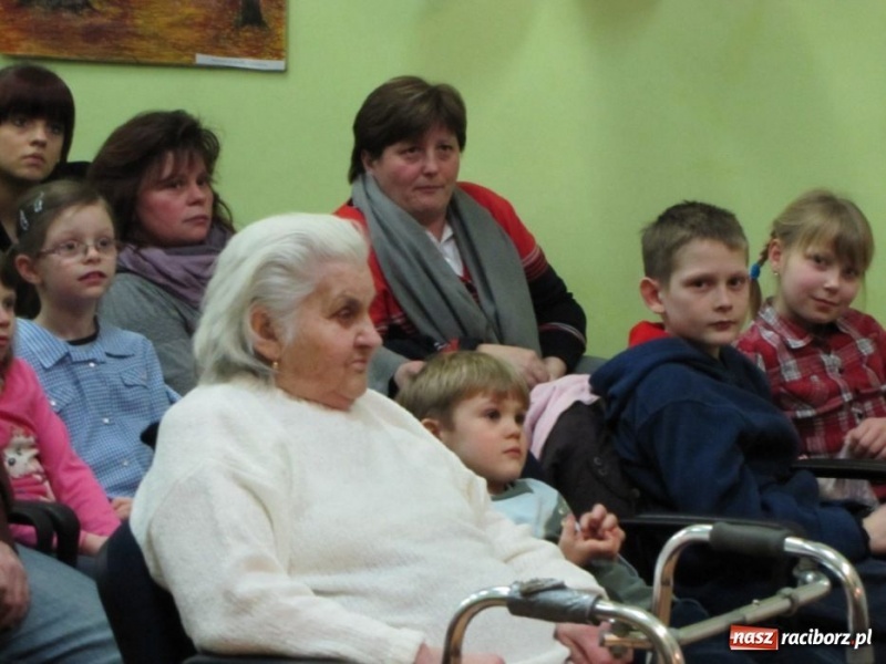 Zdjęcie w galerii na portalu naszraciborz.pl: Baśnie Andersena na deskach MDK-u wiadomości z regionu