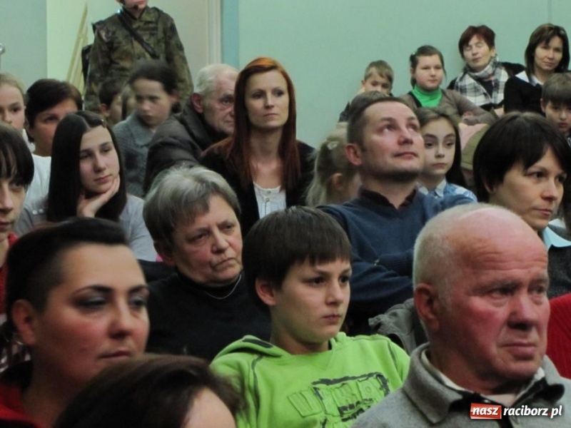 Zdjęcie w galerii na portalu naszraciborz.pl: Baśnie Andersena na deskach MDK-u wiadomości z regionu